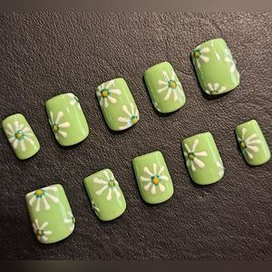 Full Custom Made Set of Press On Nails "Dainty Daisy" Fresh Foral Print